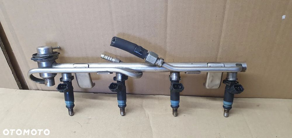 Listwa wtryskowa wtryski Audi A4 B6 2.0 058133681 06B133551K - 1
