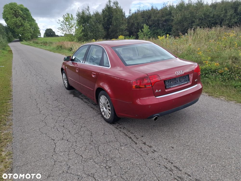 Audi A4 Limousine - 4