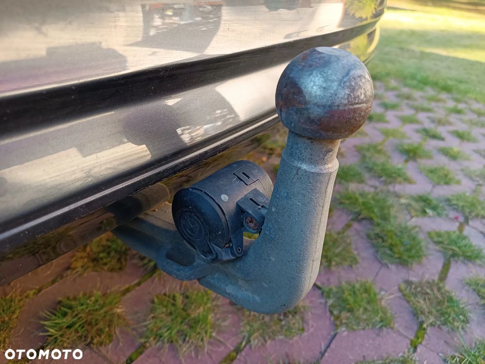 BMW Seria 3 318d Touring - 10