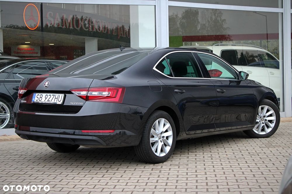 Skoda Superb 2019 photo 5