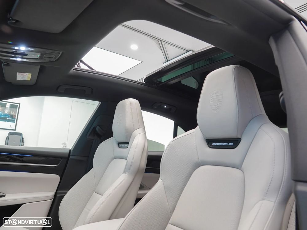 Porsche Macan Electric 4 - 24