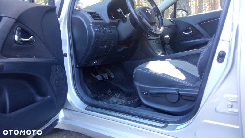 Toyota Avensis 2.0 D-4D Sol plus - 10
