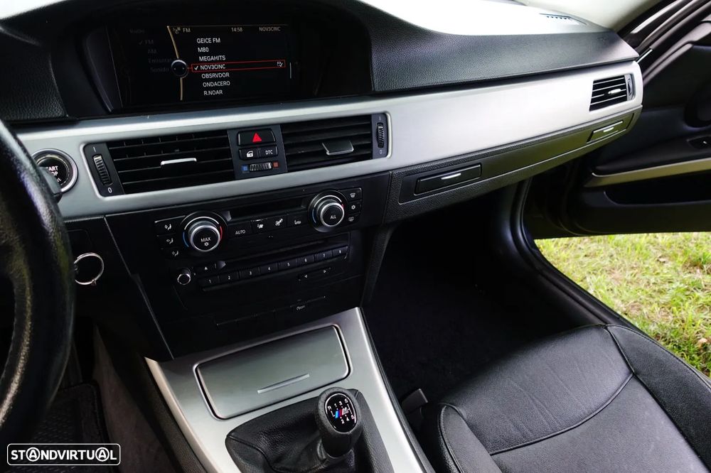 BMW 320 d Sport - 25