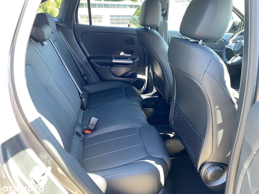 Mercedes-Benz GLA - 25