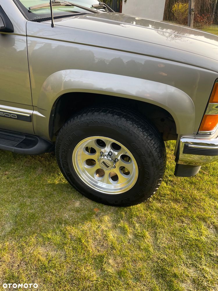 Chevrolet Suburban - 17