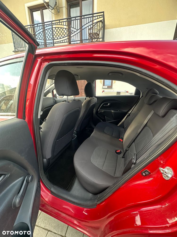 Kia Rio 1.2 Attract - 11