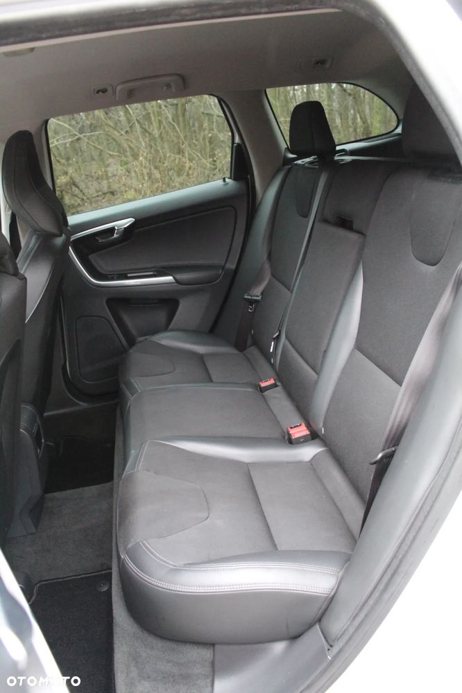 Volvo XC 60 T5 AWD Drive-E Momentum - 13