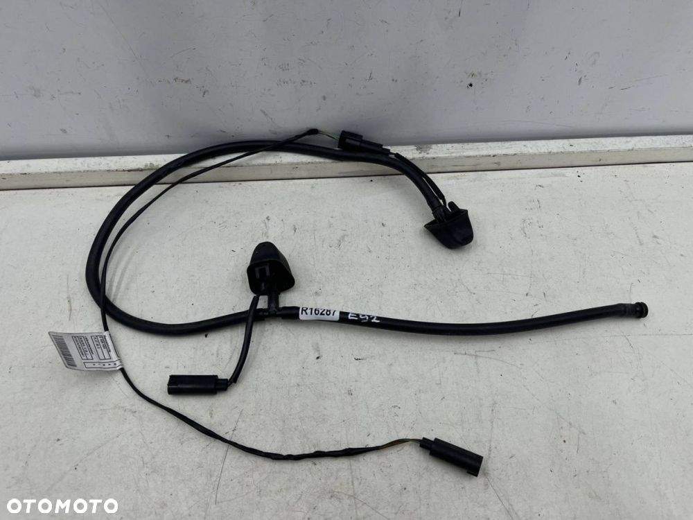 Dysza spryskiwaczy BMW E90 E91 E92 E93 04-12r. podgrzewana w podszybie komplet 7131299 - 1