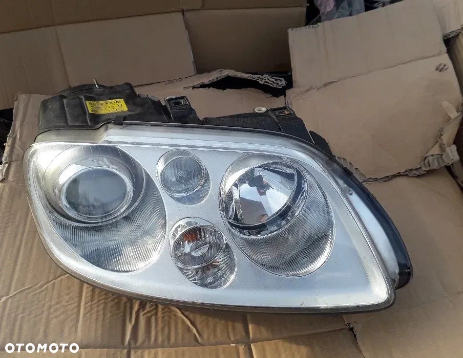Lampa przednia prawa VW Touran I Xenon 1T0941032D Reflektor prawy przód VW Touran 2003-2006 Xenon 1T0941032D - 1