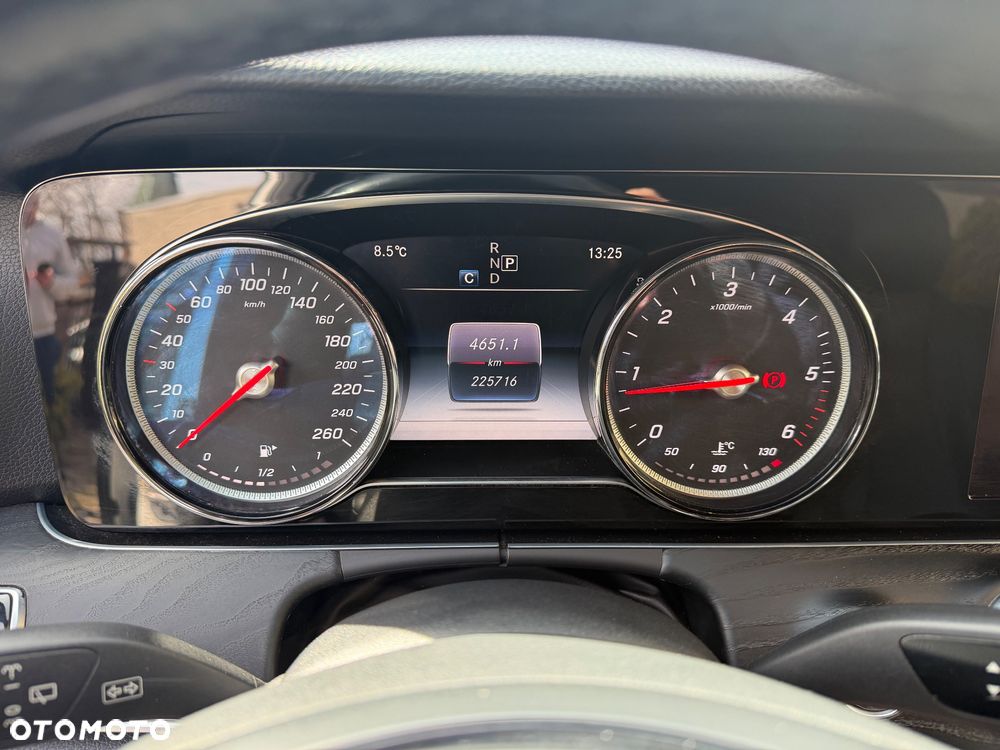 Mercedes-Benz Klasa E 220 d 4Matic All-Terrain 9G-TRONIC Exclusive - 16