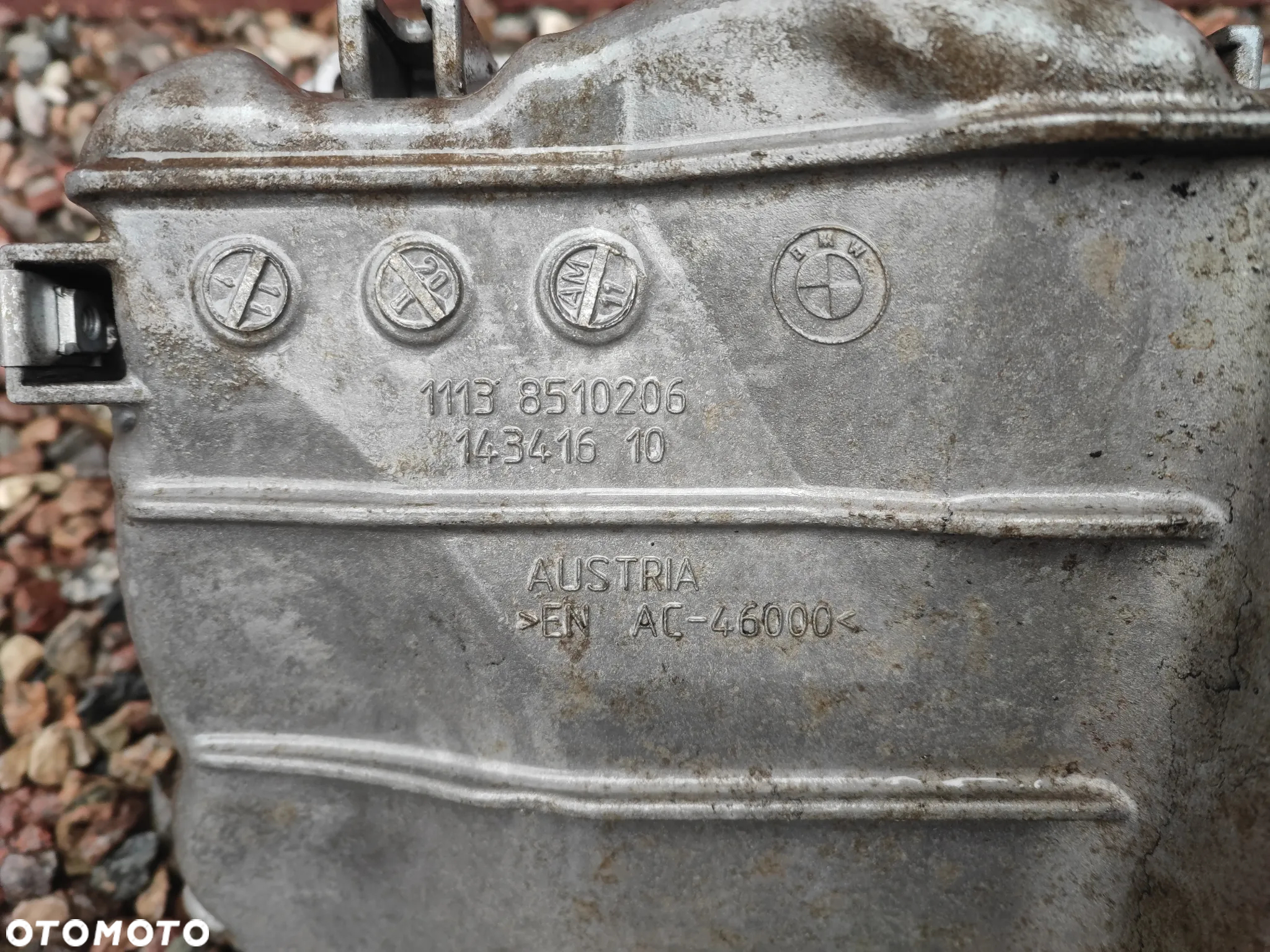 BMW E81 / E82 / E87 / E90 / E91 / E92 ORYGINALNA MISKA OLEJOWA / MISA OLEJU ALUMINIOWA DO SILNIKÓW GAMY N47 ( 1.8D / 2.0D ) O NR. 11 13 8 510 206 OEM W DABRDZO DOBRYM STANIE - 9