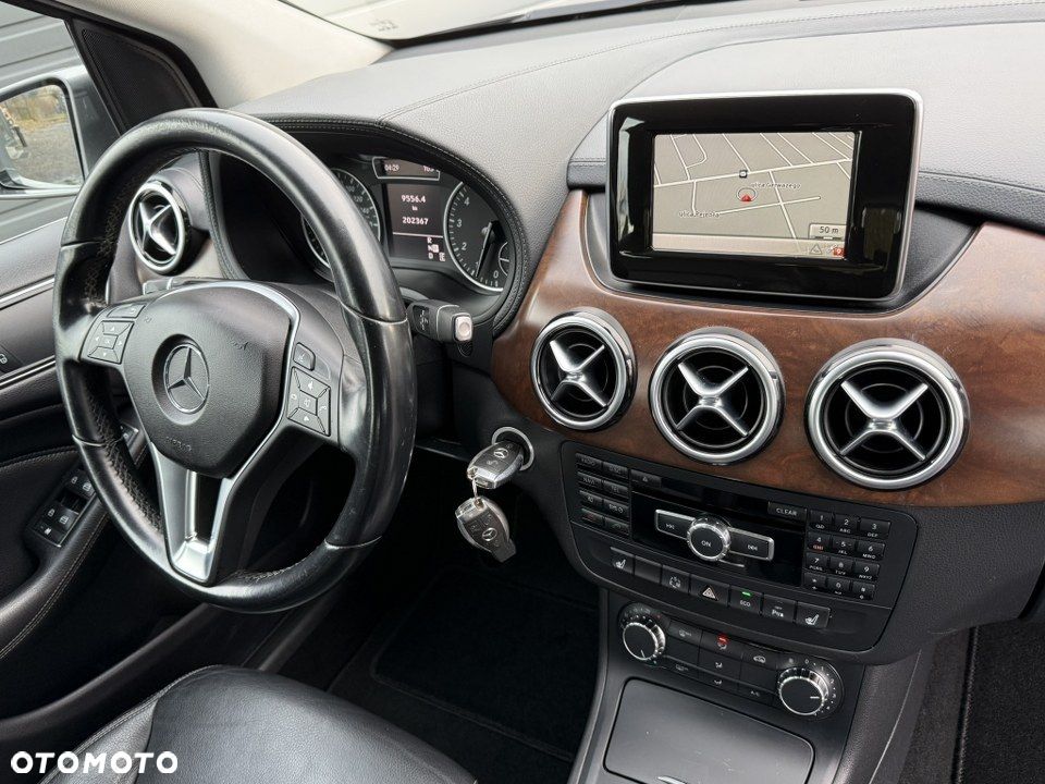 Mercedes-Benz Klasa B 180 (BlueEFFICIENCY) 7G-DCT - 32