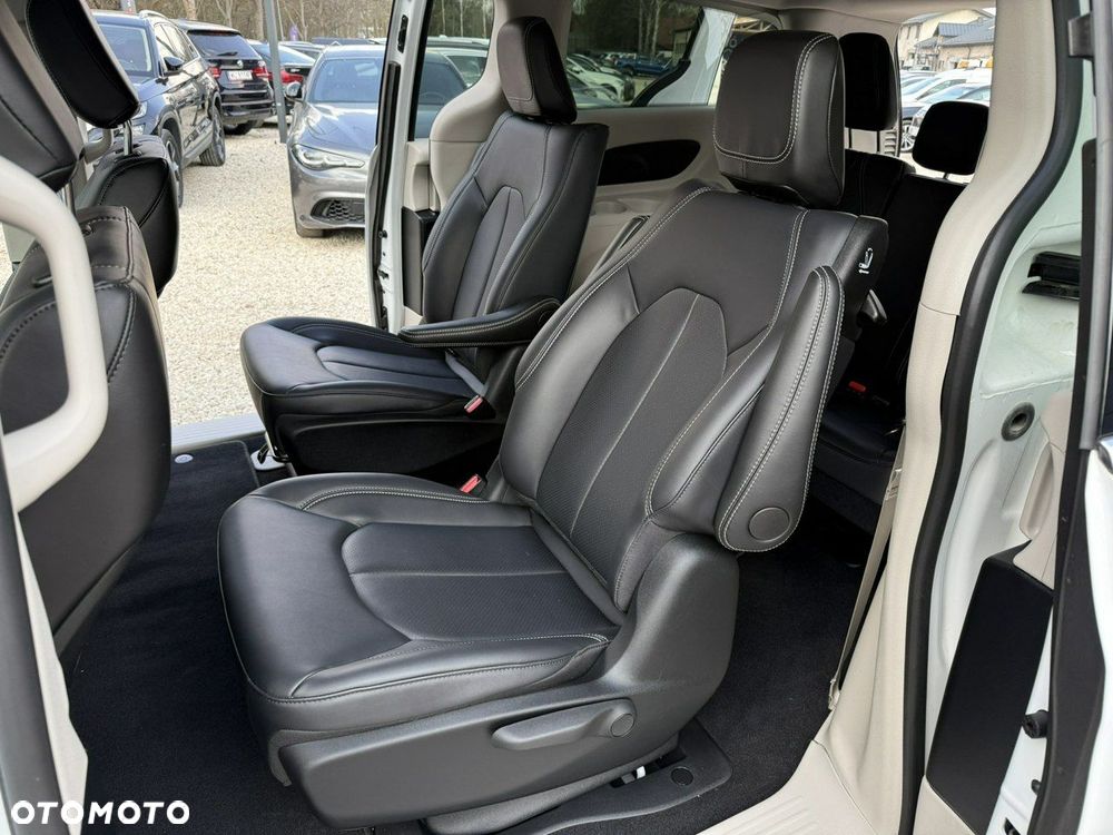 Chrysler Pacifica - 5