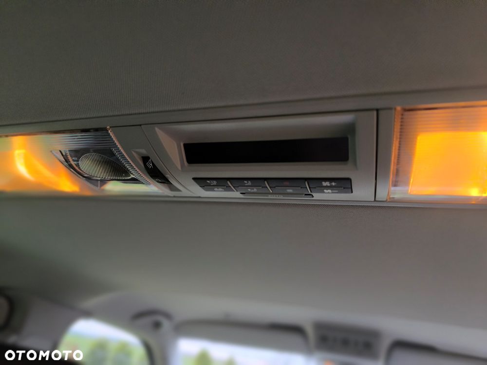 Volkswagen Multivan - 8