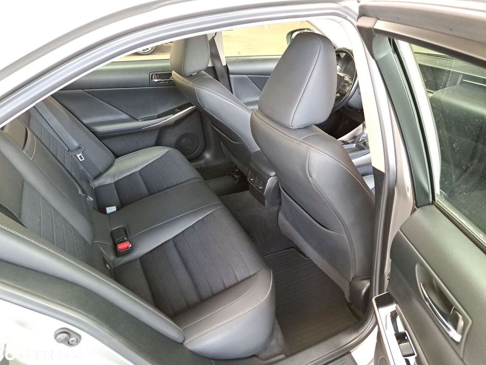 Lexus IS 200t Elite - 13