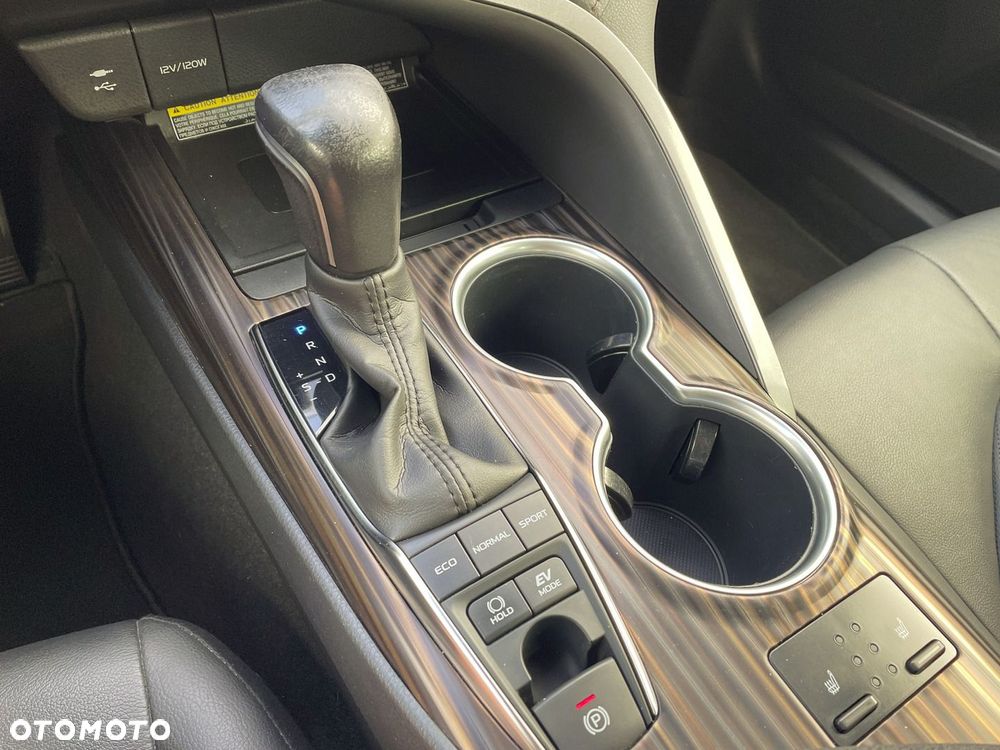 Toyota Camry 2.5 Hybrid Executive CVT - 18