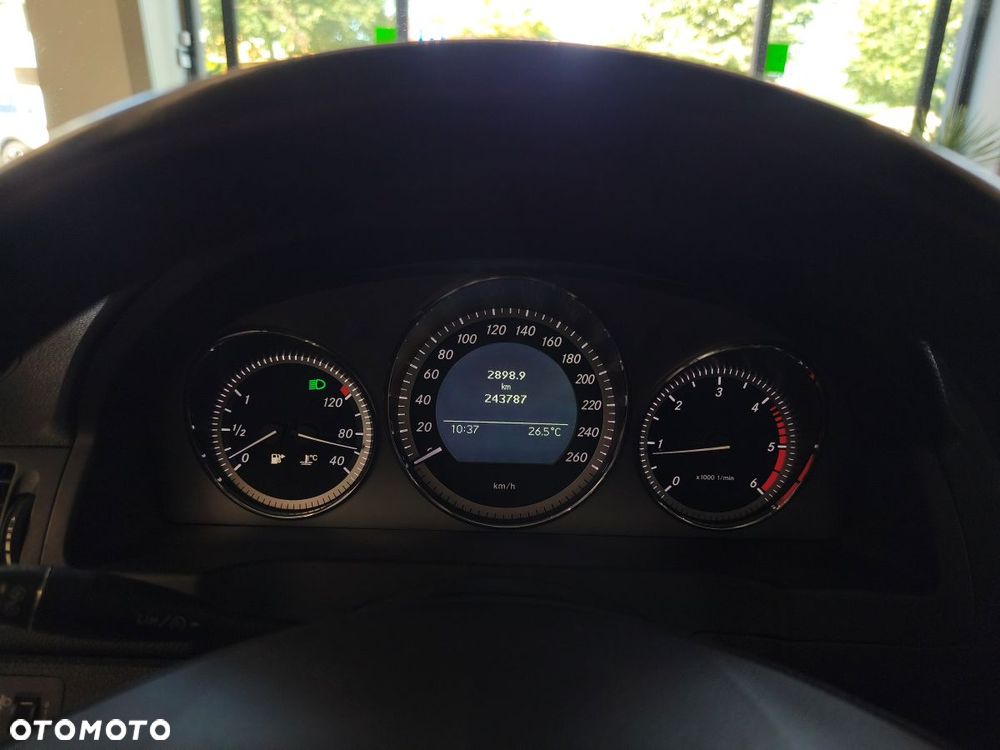 Mercedes-Benz Klasa C 200 CDI BlueEff Avantgarde - 16