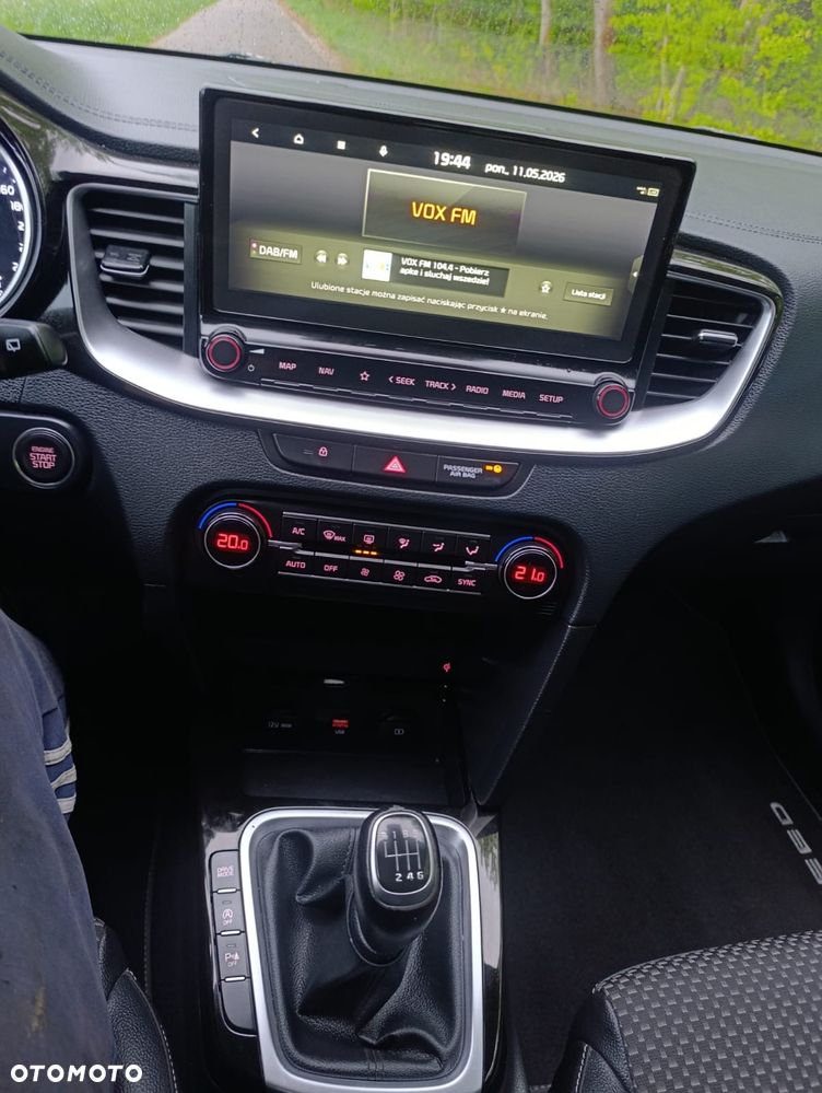 Kia Ceed 1.6 CRDi (48V Mild-Hybrid) Platinum - 25