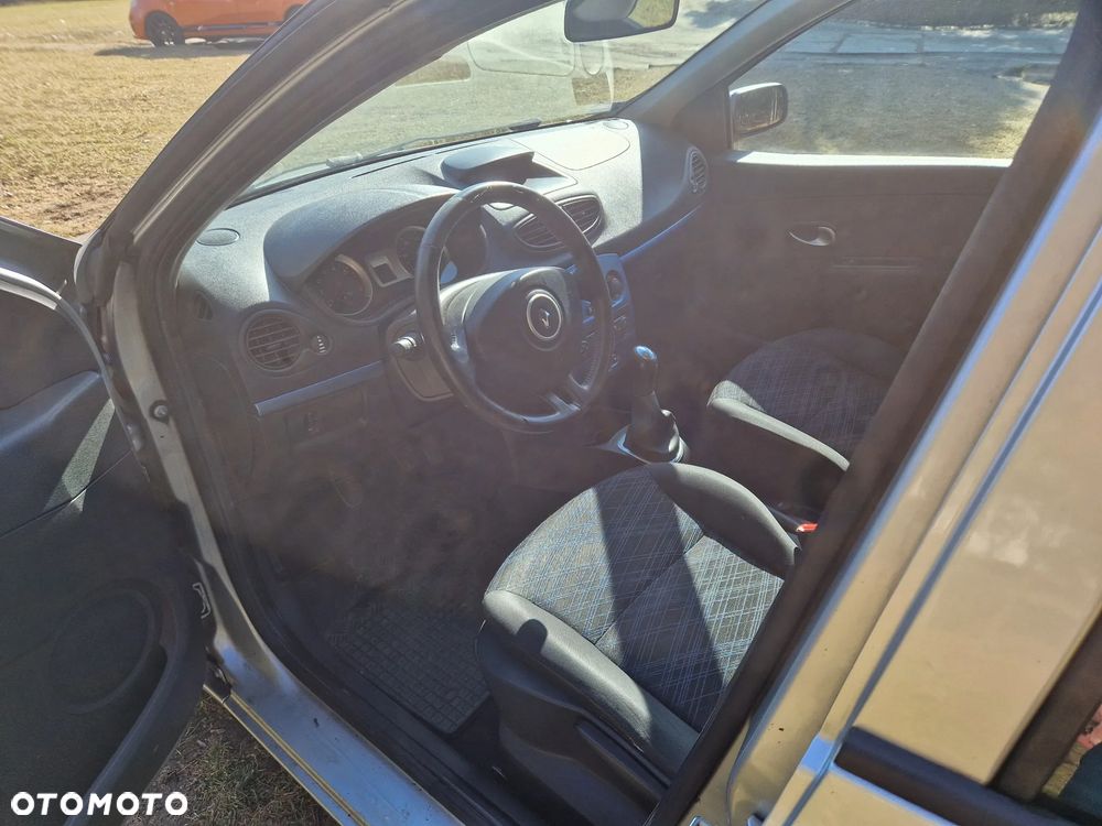 Renault Clio - 15