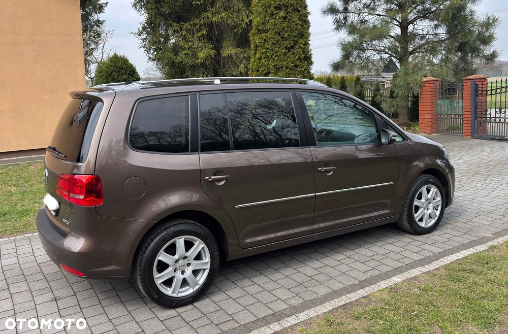 Volkswagen Touran 2.0 TDI DPF BlueMotion Technology Comfortline - 16