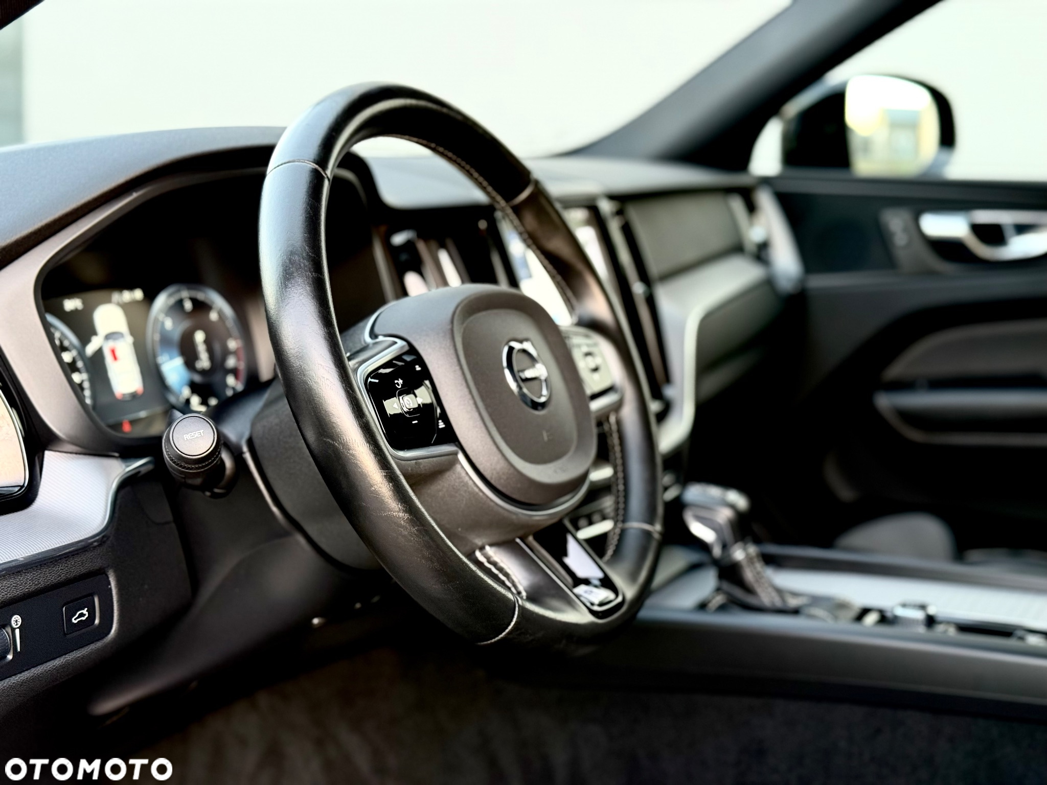 Volvo XC 60 D4 R-Design - 23