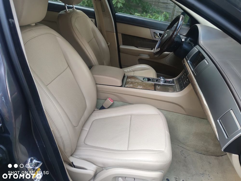 Jaguar XF 3.0 V6 D Luxury - 21