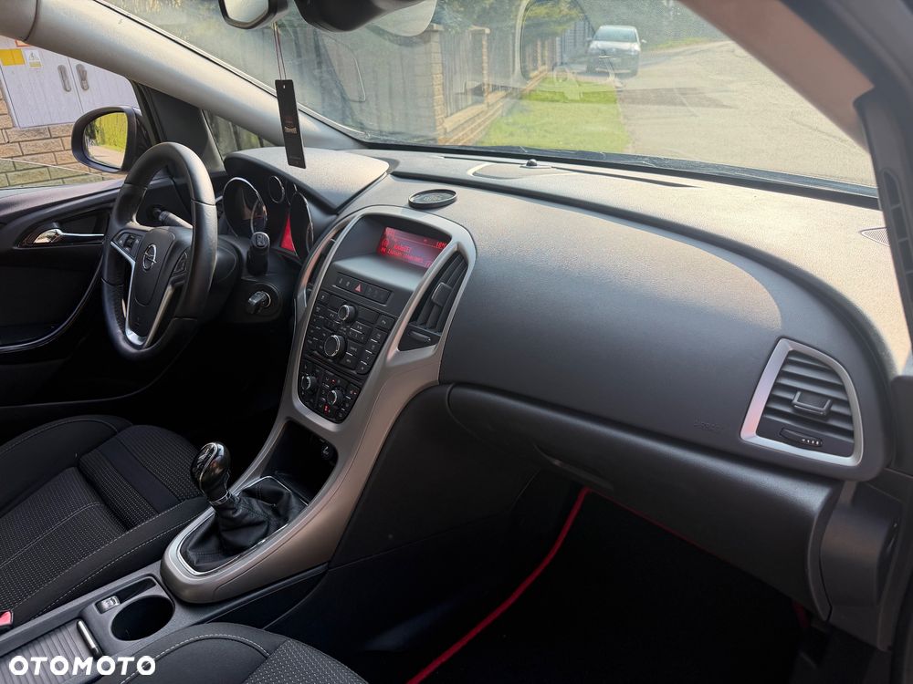 Opel Astra 1.4 Turbo 150 Jahre - 24