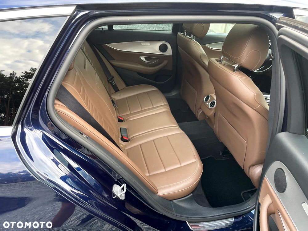 Mercedes-Benz Klasa E 220 d 4Matic 9G-TRONIC Avantgarde - 25