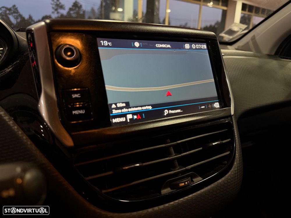 Peugeot 208 1.2 PureTech Signature - 24