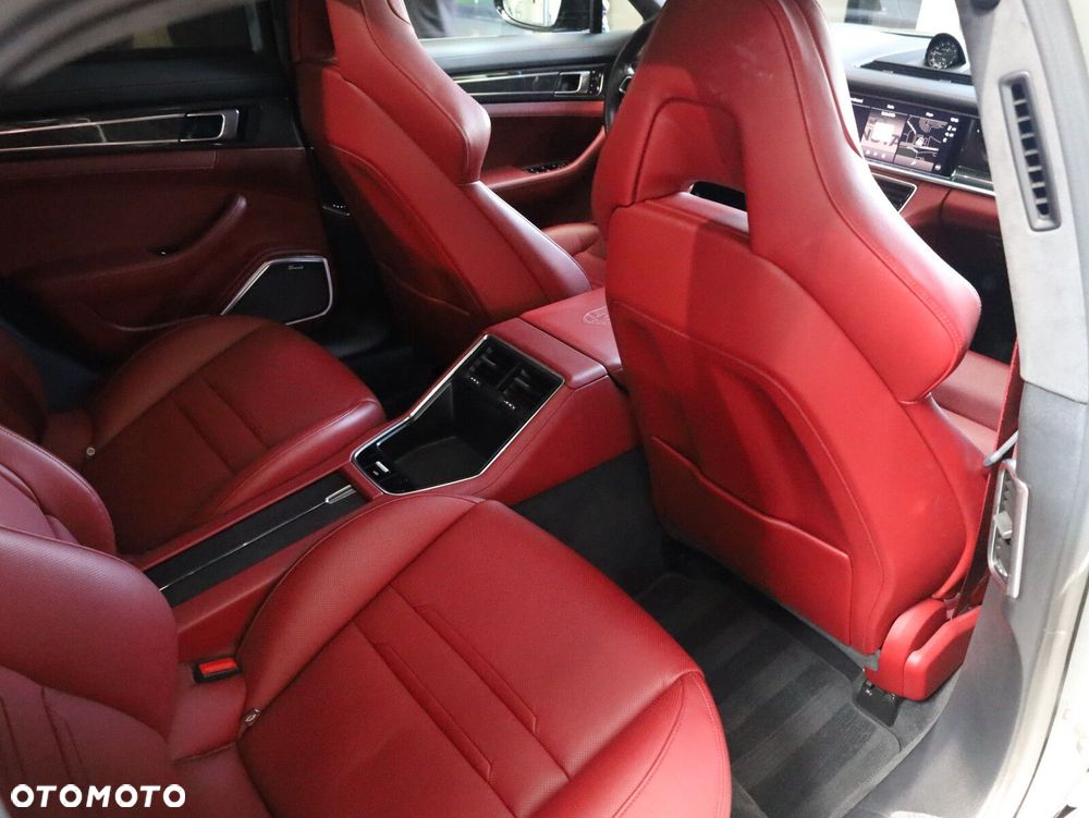 Porsche Panamera - 21