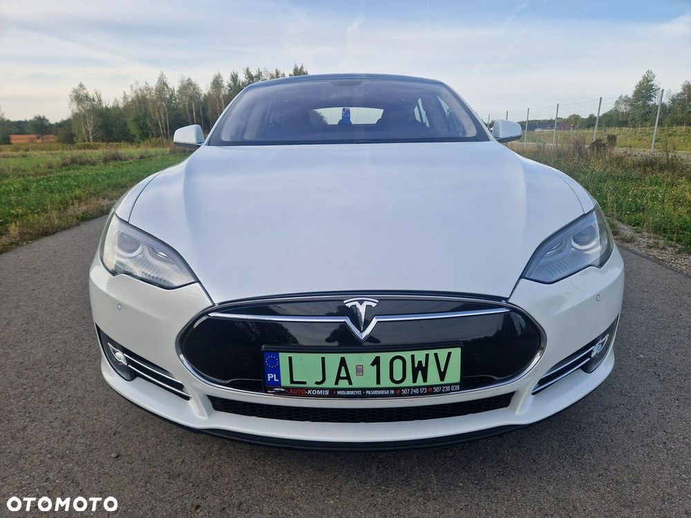 Tesla Model S - 8