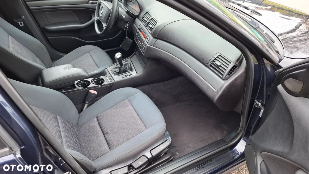 BMW Seria 3 320d Touring - 11