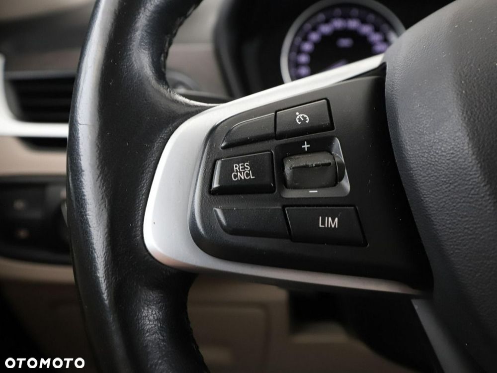 BMW X1 sDrive20d xLine - 32