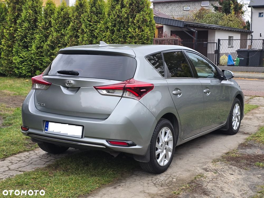 Toyota Auris 1.6 Premium - 33