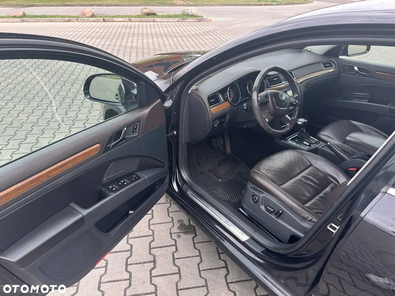 Skoda Superb 2.0 TDI L&K DSG - 14