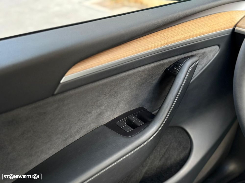 Tesla Model Y Long Range Tração Integral - 35