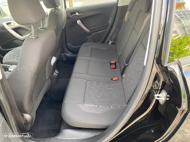Peugeot 2008 1.2 PureTech Style - 6