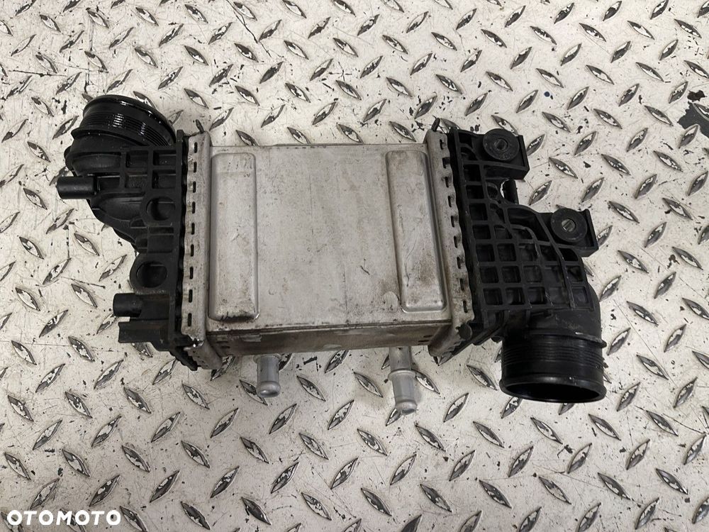 ORYGINALNA CHŁODNICA INTERCOOLER VW T6 T6.1  2.0 TDI CRAFTER II MAN TGE 04L145749M - 6