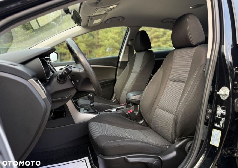 Hyundai i30 1.6 Comfort - 14