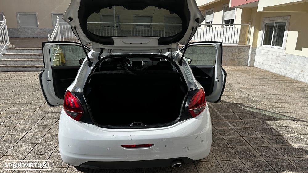 Peugeot 208 1.2 PureTech GT Line - 6