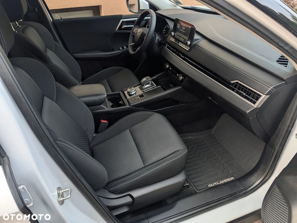 Mitsubishi Outlander - 23