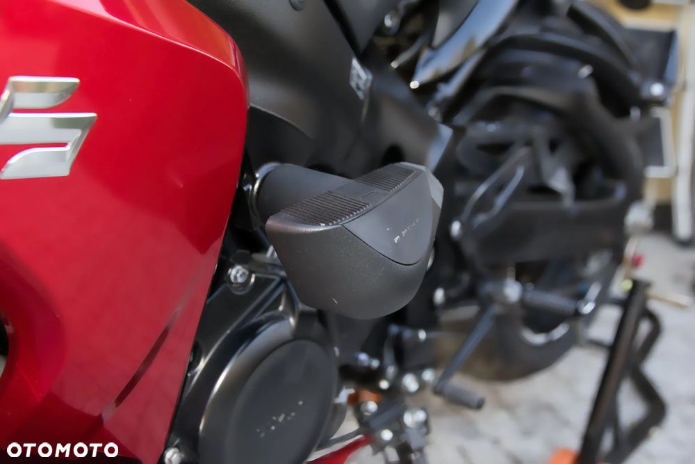 Suzuki GSX 1000 - 12