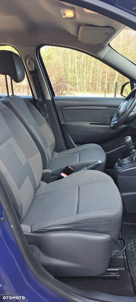 Renault Scenic 1.6 16V 110 Authentique - 10