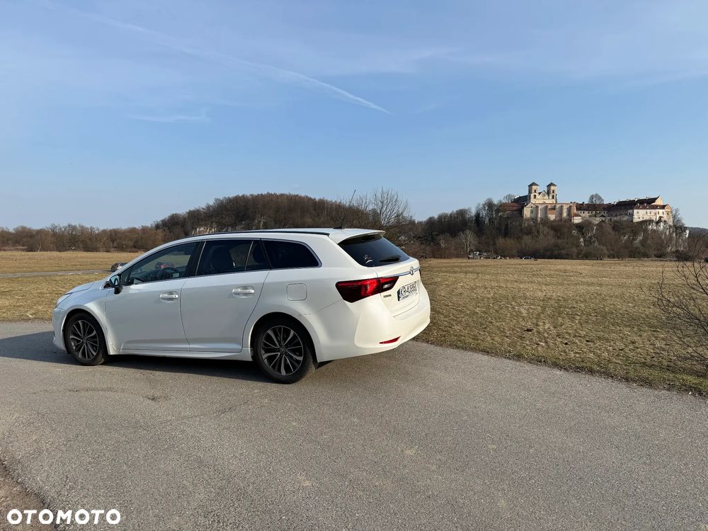 Toyota Avensis 2.0 D-4D Premium - 15