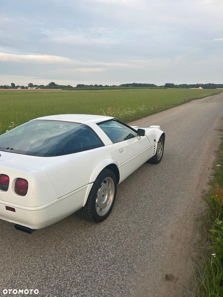 Chevrolet Corvette - 9
