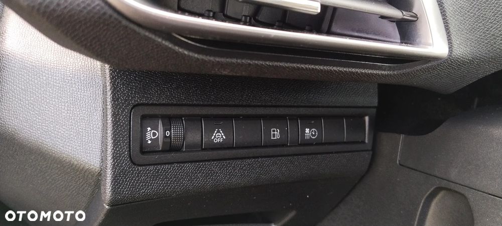 Peugeot 3008 225 e-EAT8 Allure - 32
