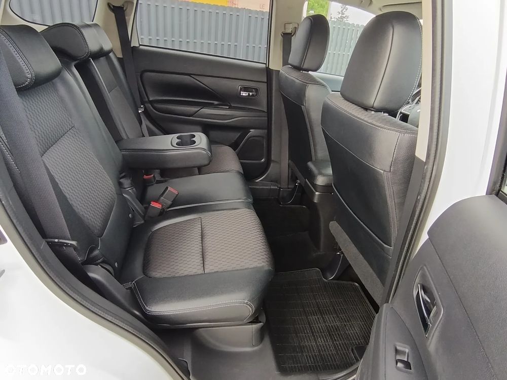 Mitsubishi Outlander 2.0 Intense + Navi 4WD CVT - 12