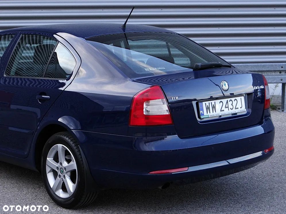 Skoda Octavia 1.6 TDI Family DSG - 23