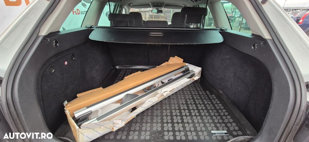 Volkswagen Golf 1.6 TDI DPF Style - 11