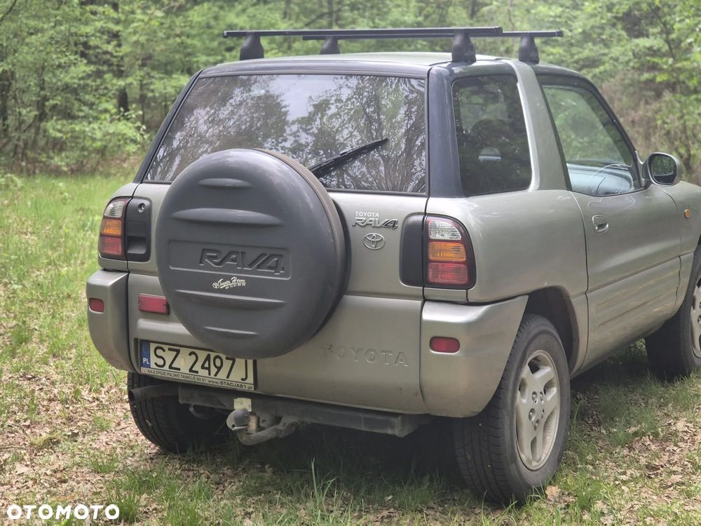 Toyota RAV4 2.0 - 3